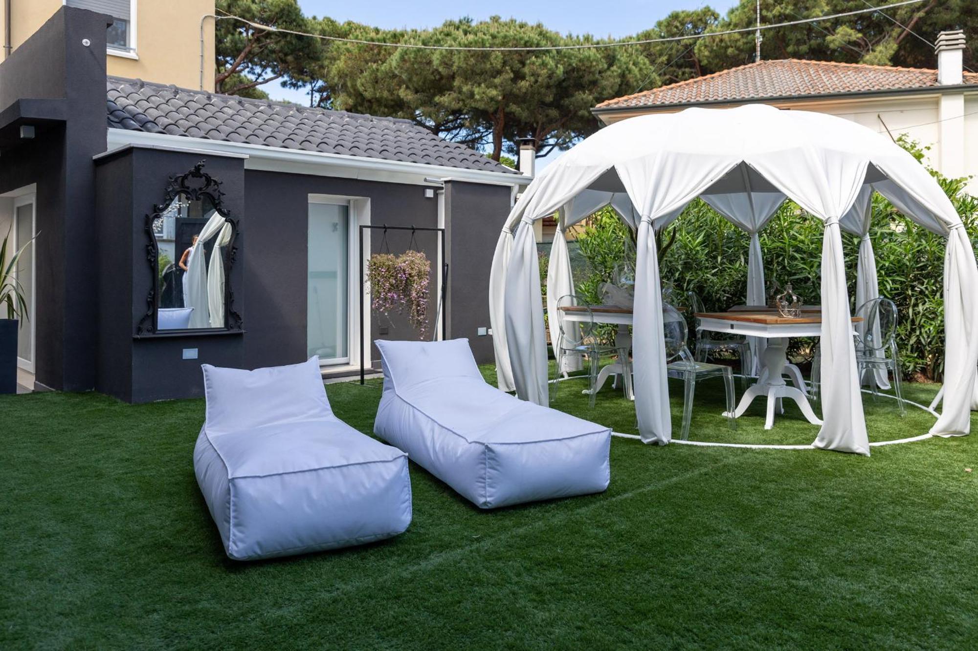 Villa Monti Suites&Aparts Cesenatico Exterior photo