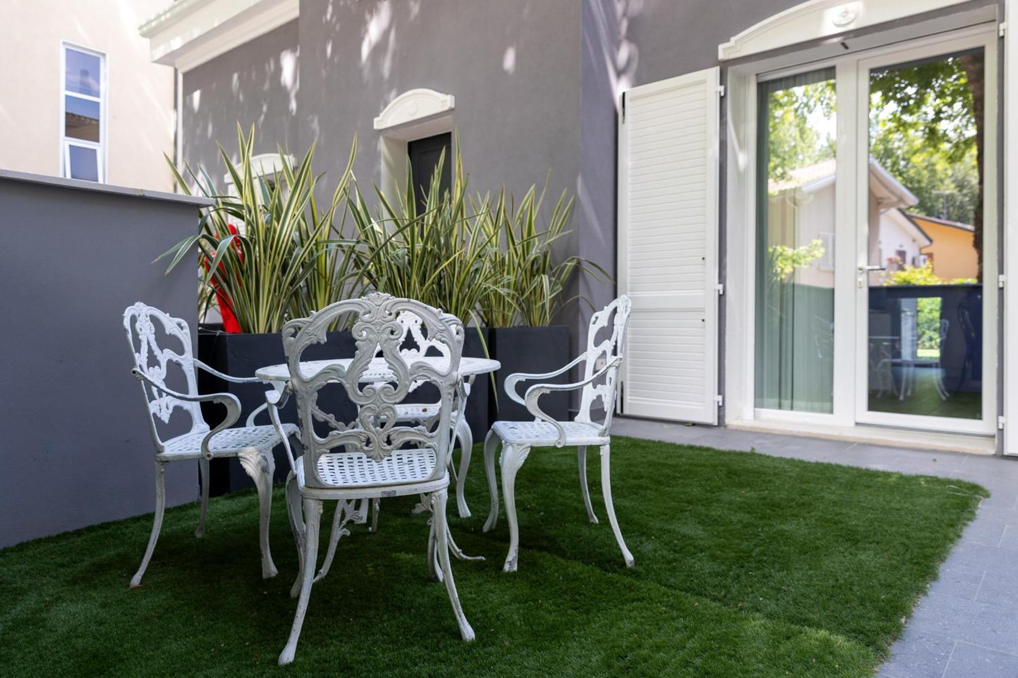 Villa Monti Suites&Aparts Cesenatico Exterior photo